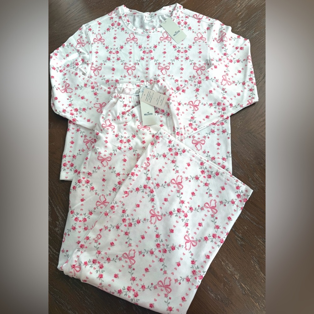 Hollister Pink and White Floral Lounge Set